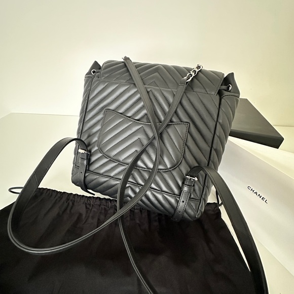 Chanel Black Chevron Quilted Lambskin Leather Large Urban Spirit Backpack - Picture 6 of 15